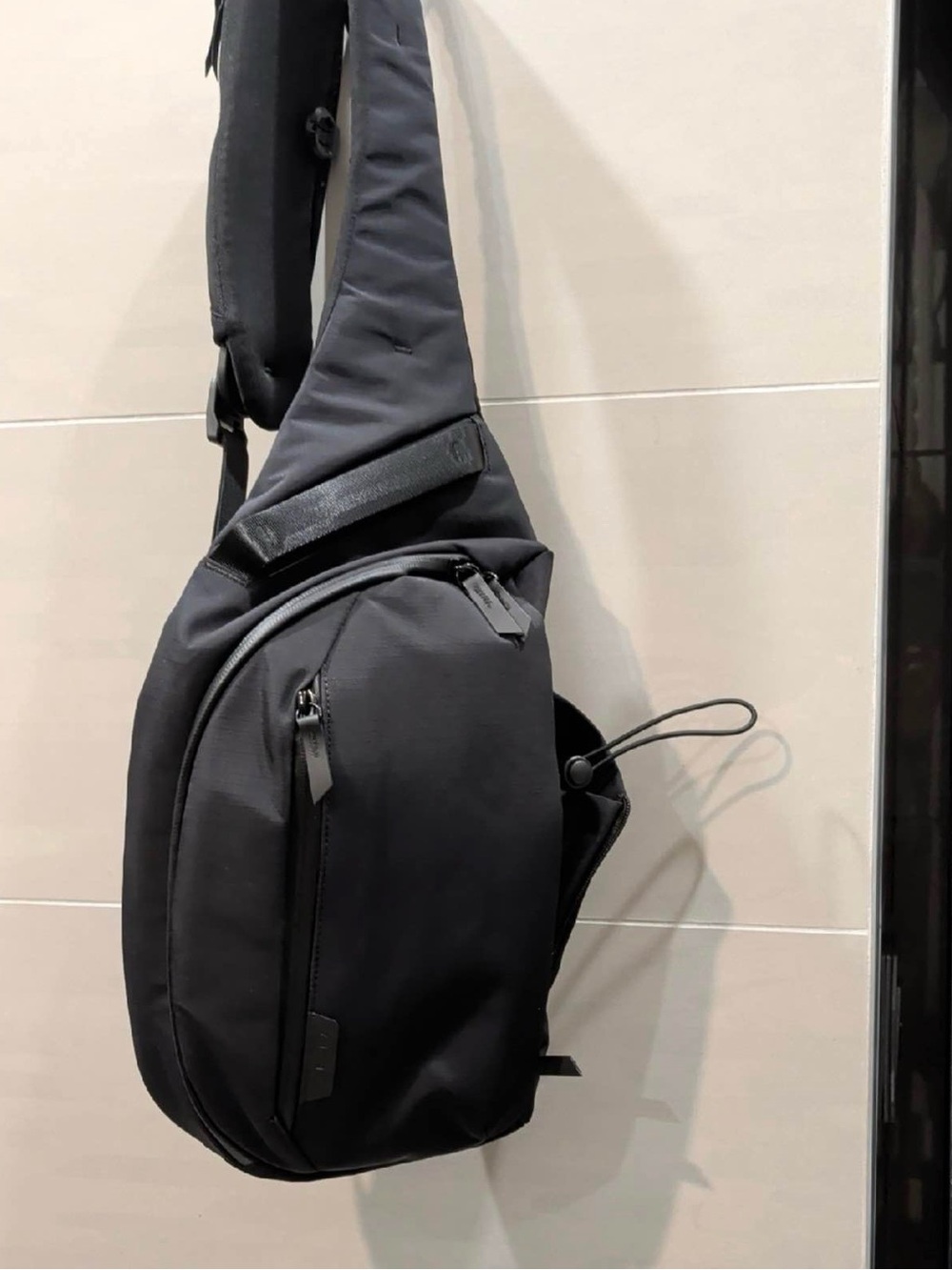 Alpaka Metro Crossbody right shoulder Black | Axoflux 210D